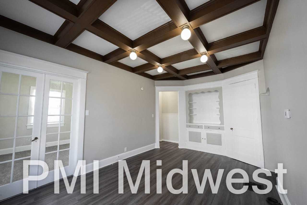 125 E 17th St Apt 1 - Photo 3 of 15