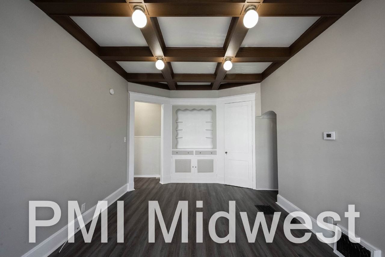 125 E 17th St Apt 1 - Photo 4 of 15