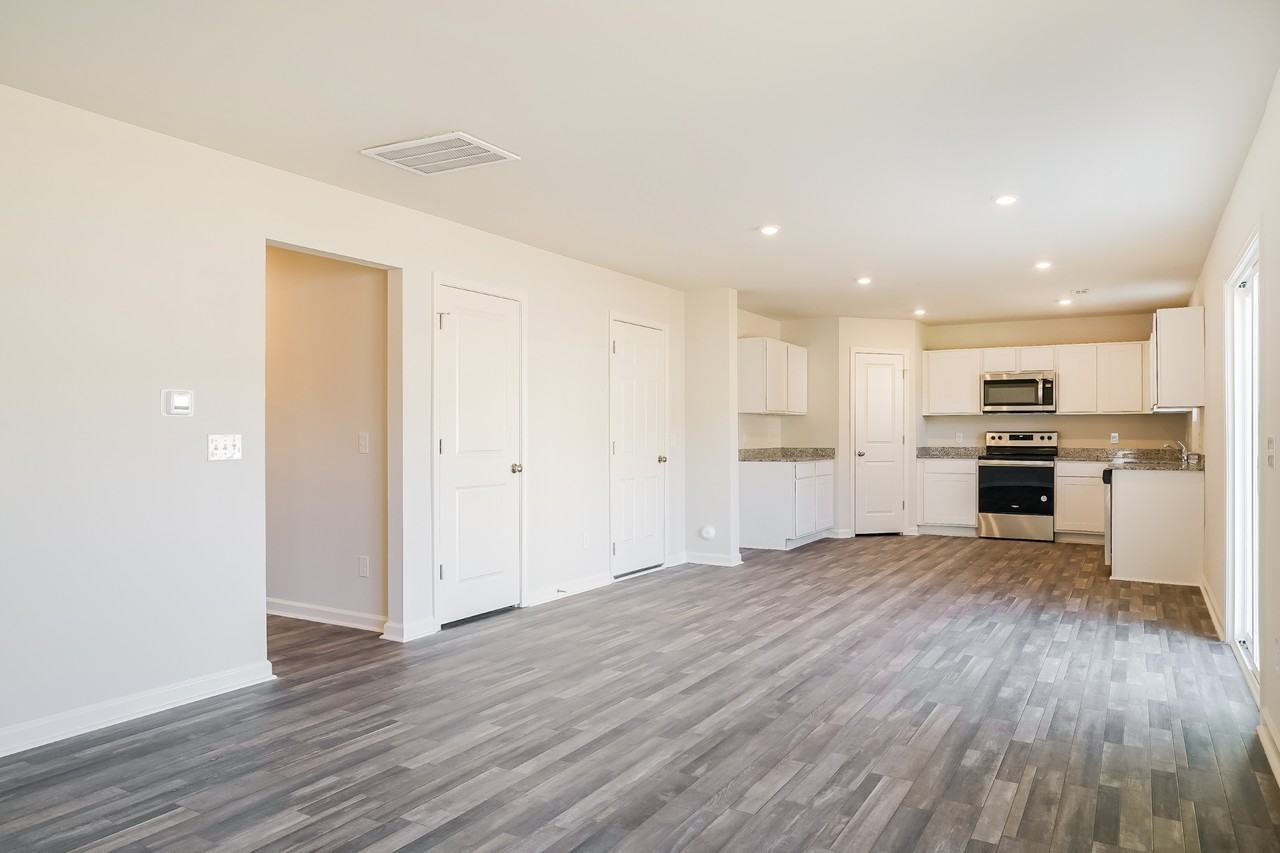 684 Savanac St Se - Photo 2 of 28