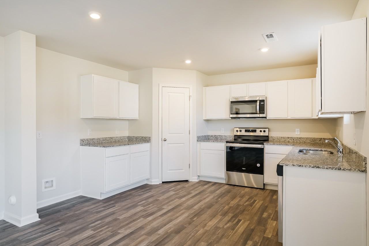 684 Savanac St Se - Photo 5 of 28