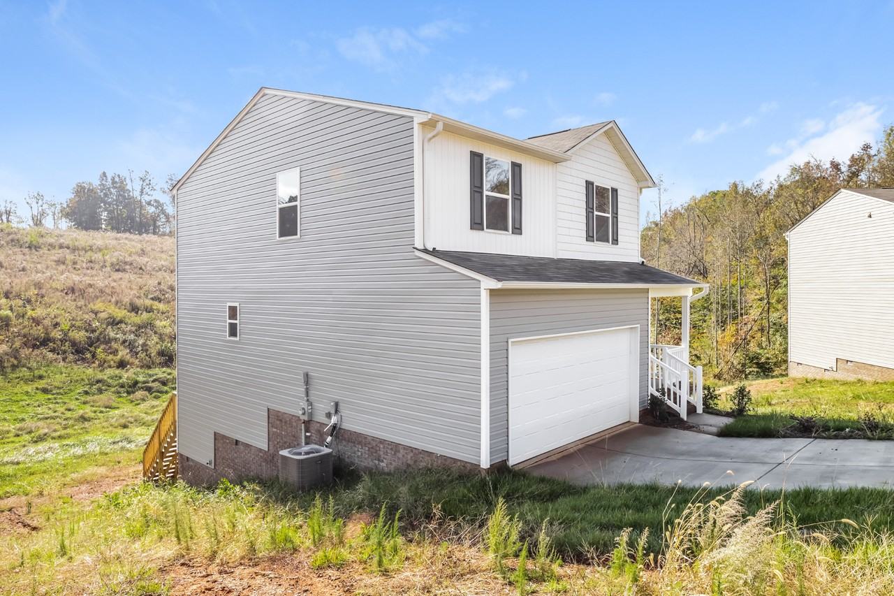 6405 Century Ln - Photo 3 of 15