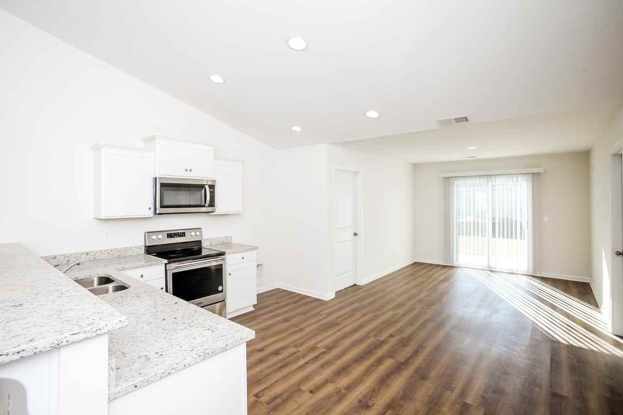 475 Conifer St - Photo 6 of 16