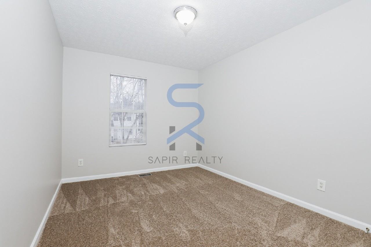 5896 Strathmoor Manor Cir - Photo 4 of 20