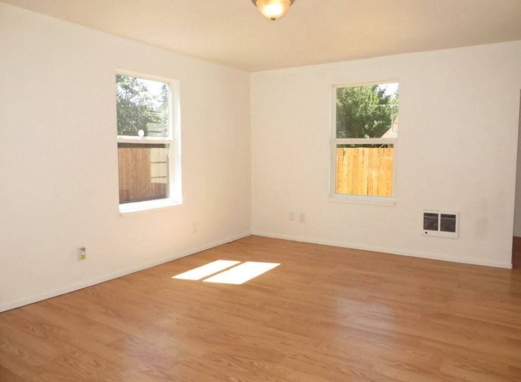 1012 6th St Unit B - Photo 3 of 12