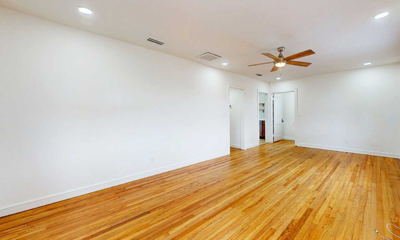 301 Pine St - Photo 5 of 27