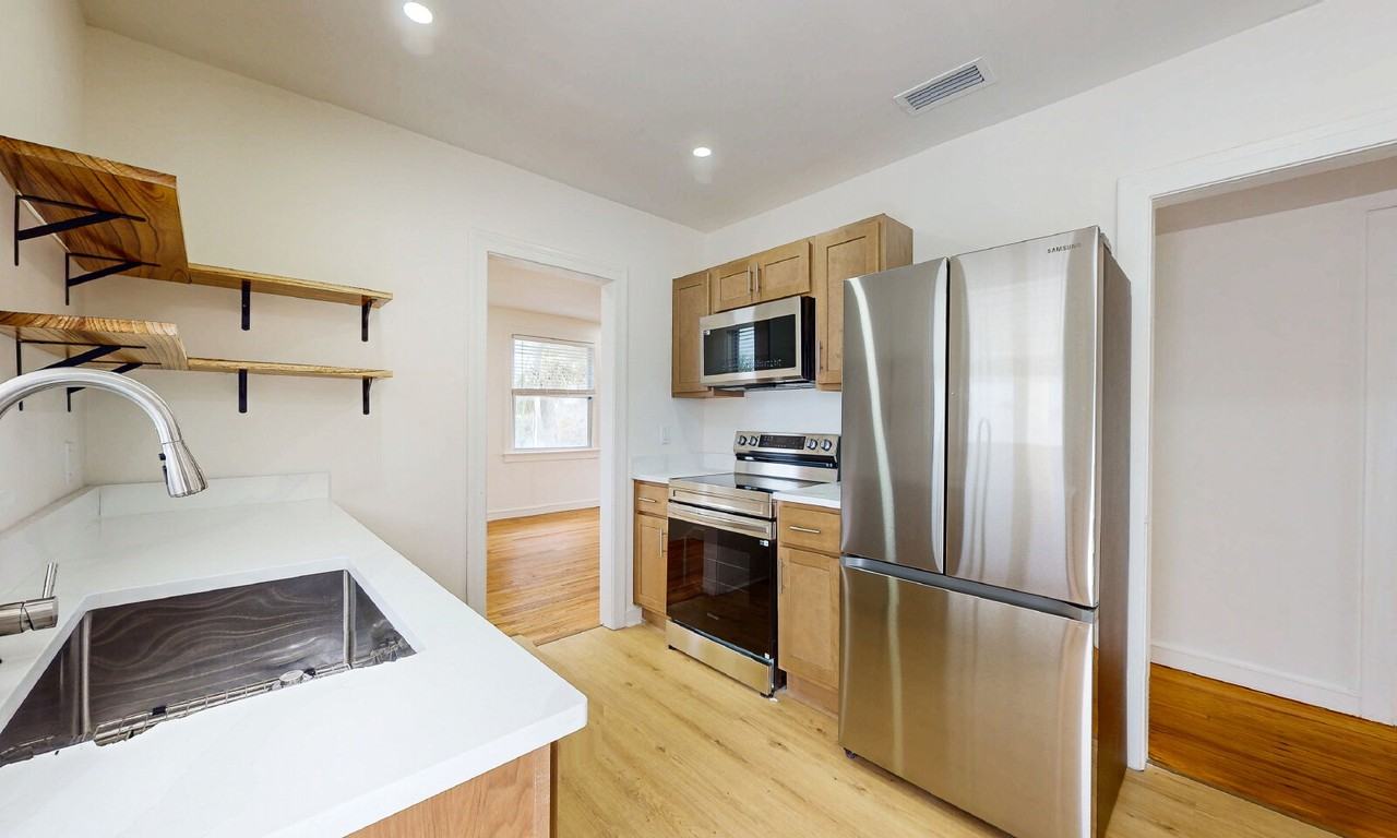 301 Pine St - Photo 7 of 27