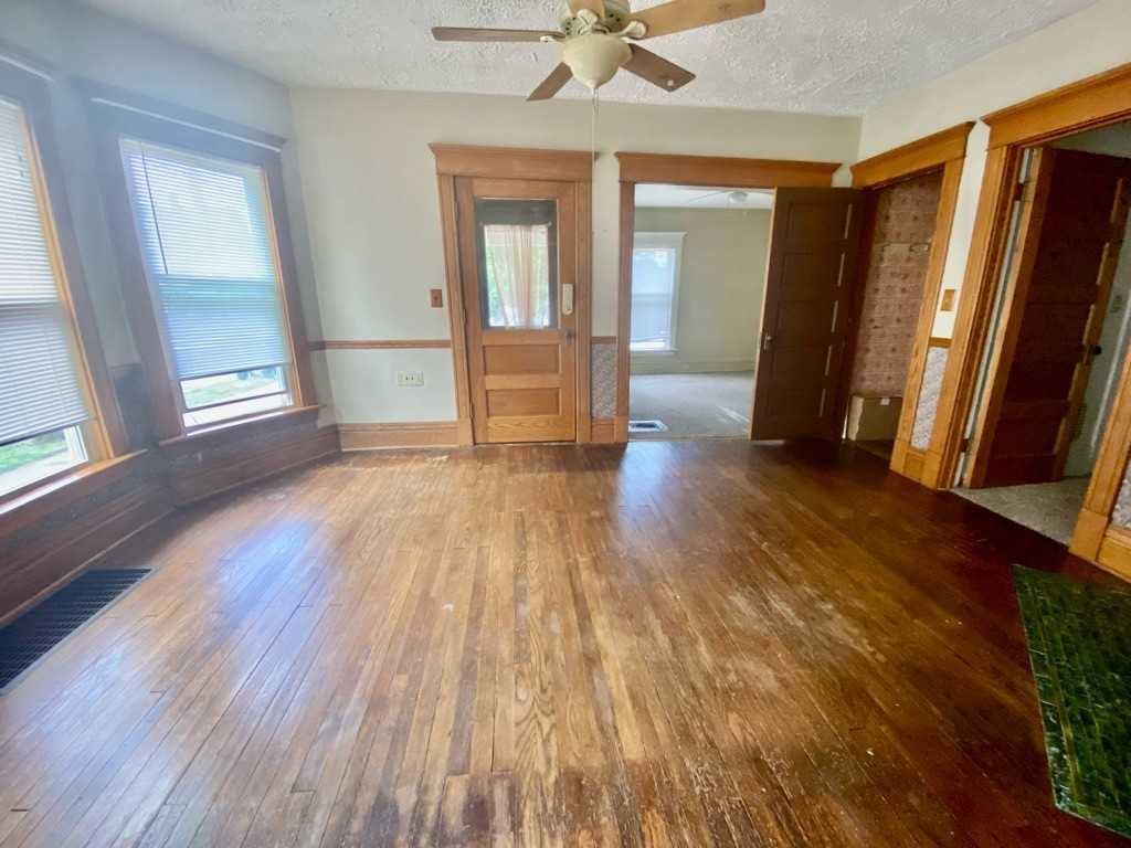 1061 W 8th St #1063 - Photo 2 of 10