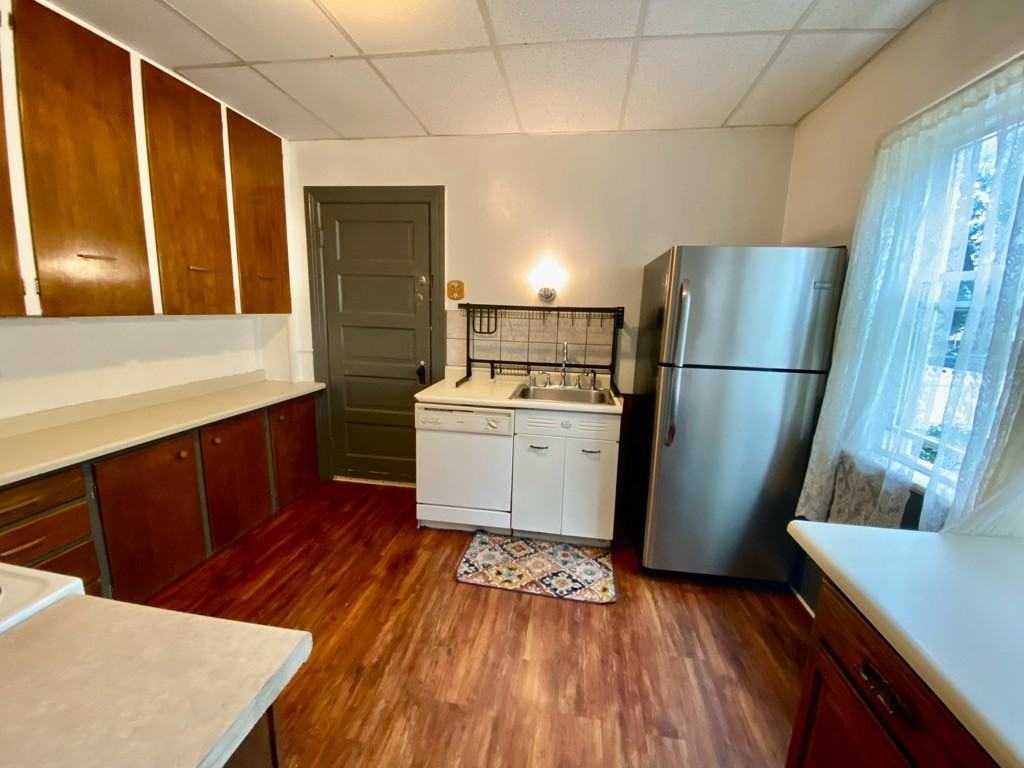 1061 W 8th St #1063 - Photo 3 of 10