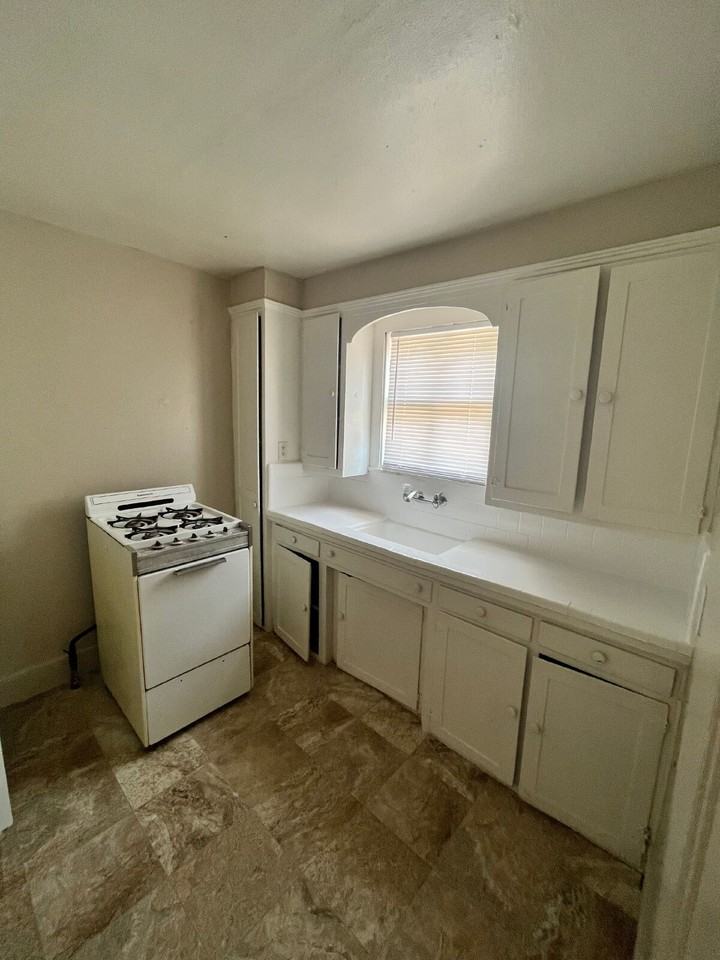 2106 Echols St - Photo 2 of 8