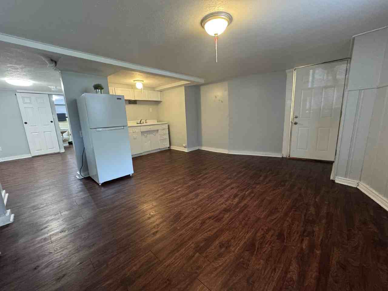 1500 S Lowell Ave #B2 - Photo 5 of 11