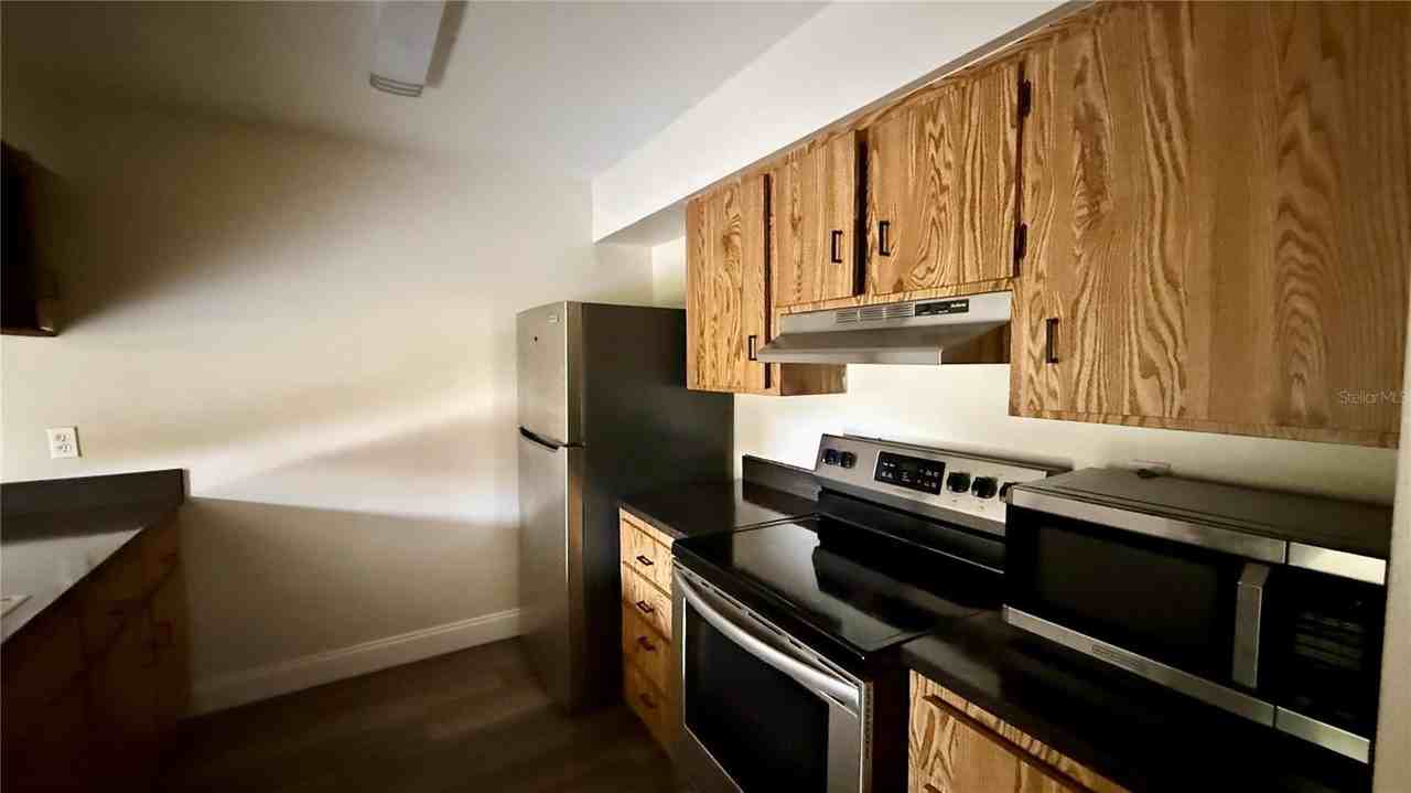 206 Century Blvd - Photo 3 of 11