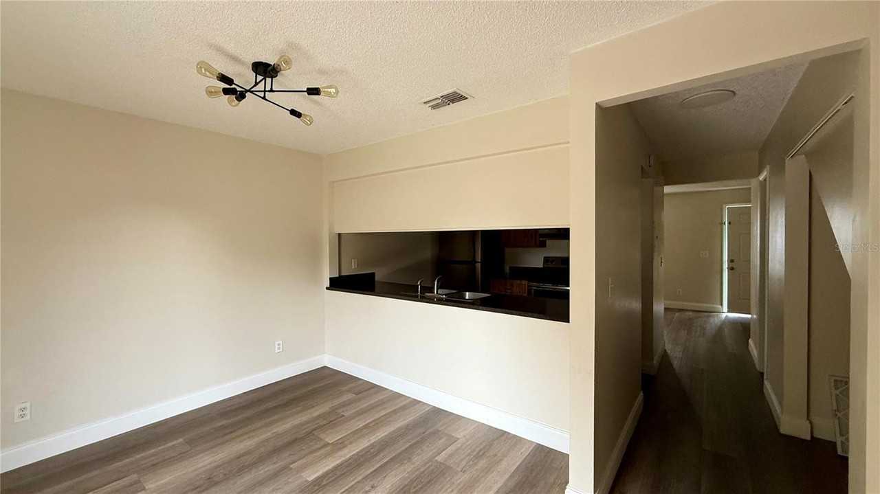 206 Century Blvd - Photo 4 of 11