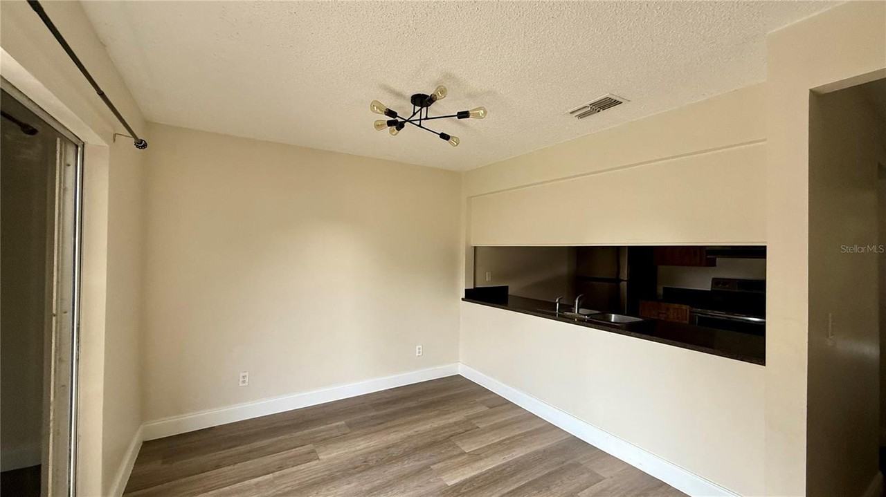 206 Century Blvd - Photo 5 of 11