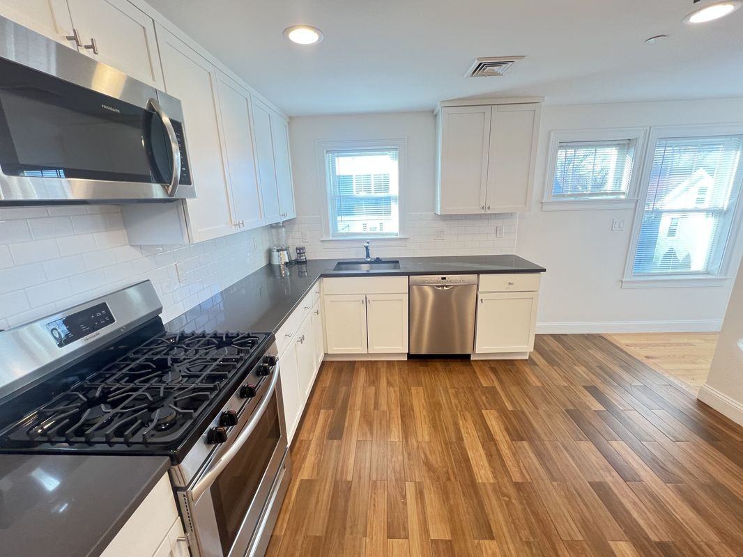 489 Main St - Photo 5 of 17