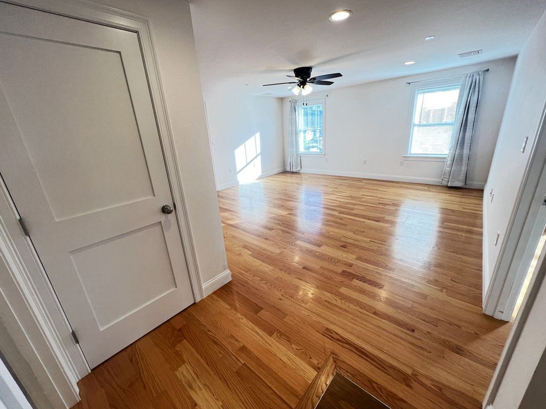 489 Main St - Photo 6 of 17