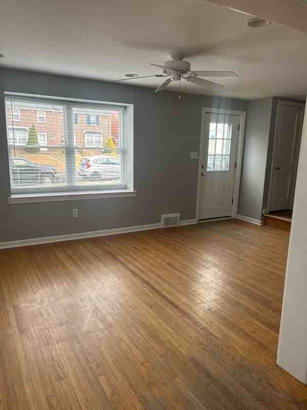 1924 Guernsey Ave - Photo 4 of 28