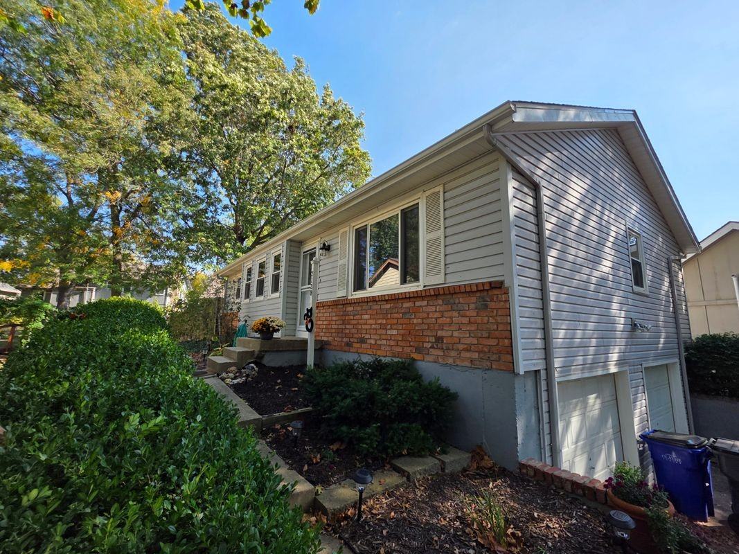 2138 E Arrowhead Cir - Photo 2 of 17