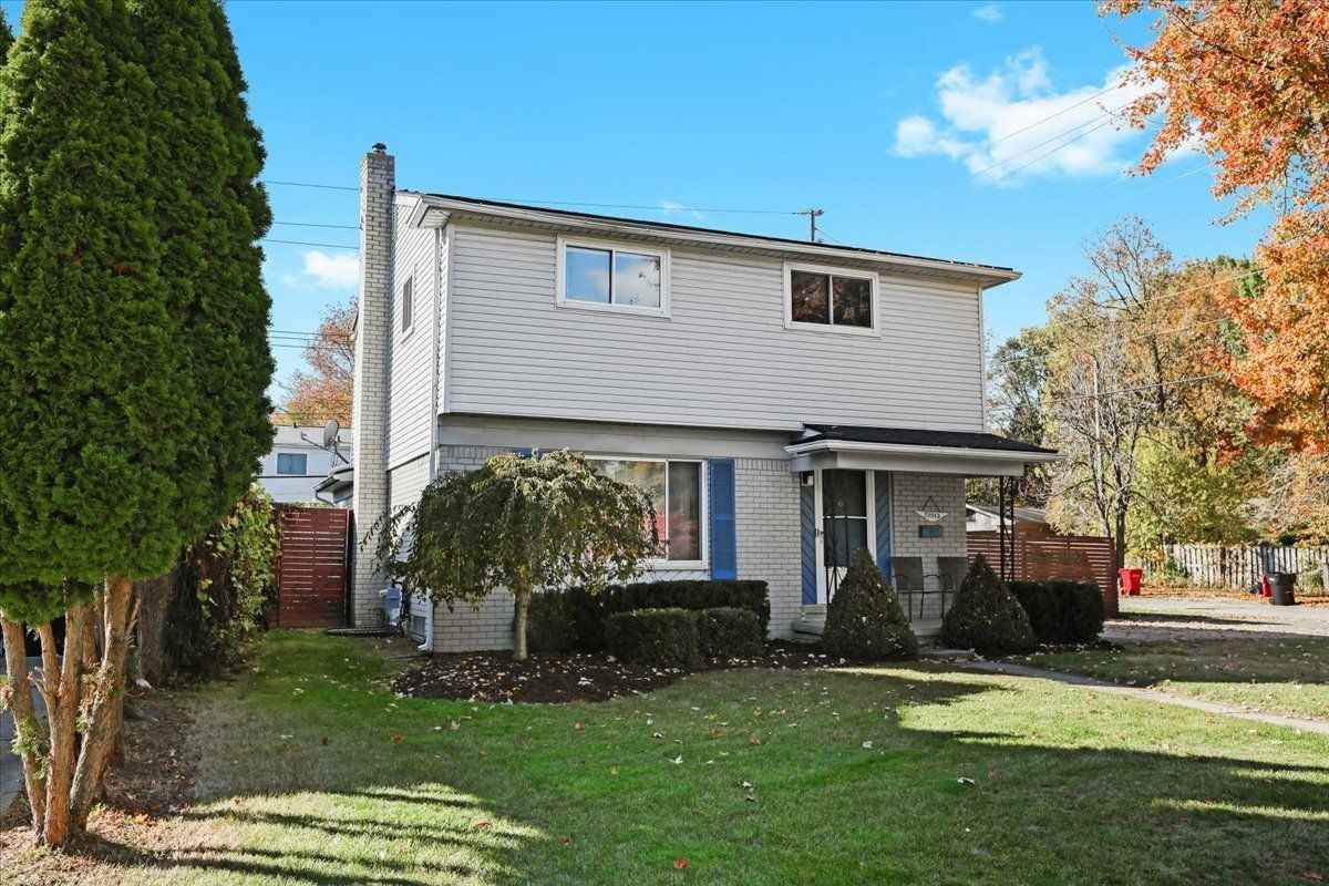 29945 Everett St - Photo 3 of 48