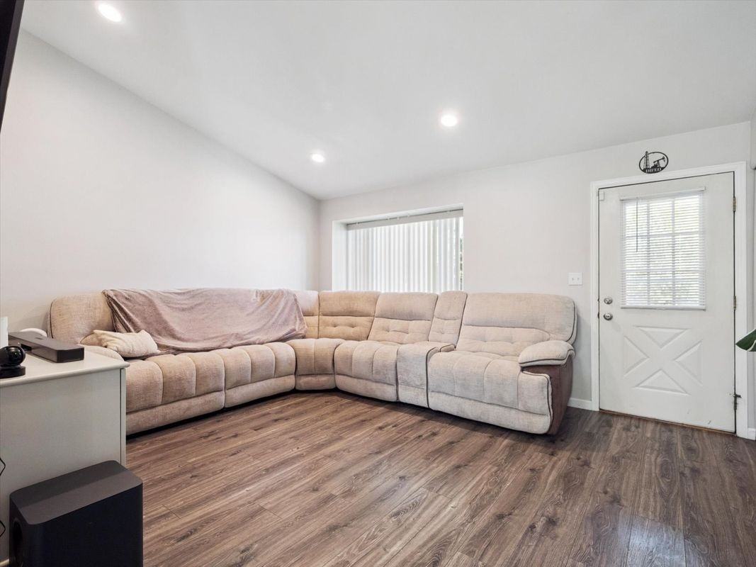 9274 W Friend Dr - Photo 4 of 20