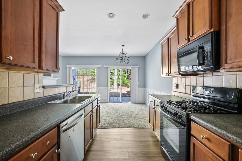 2872 Cross Creek Ct - Photo 3 of 10