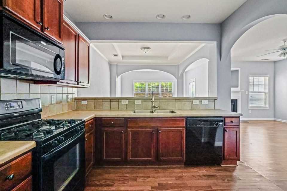 2892 Cross Creek Dr - Photo 4 of 7