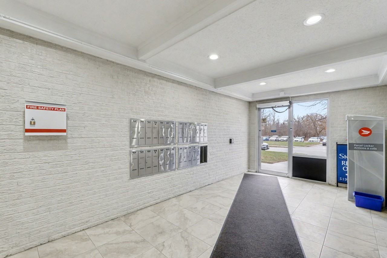 Elgin Woods Apartments - Photo 5 of 22