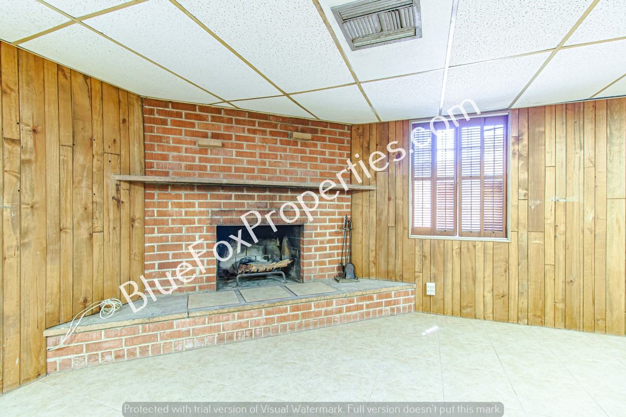 4825 E 23rd St - Photo 3 of 20