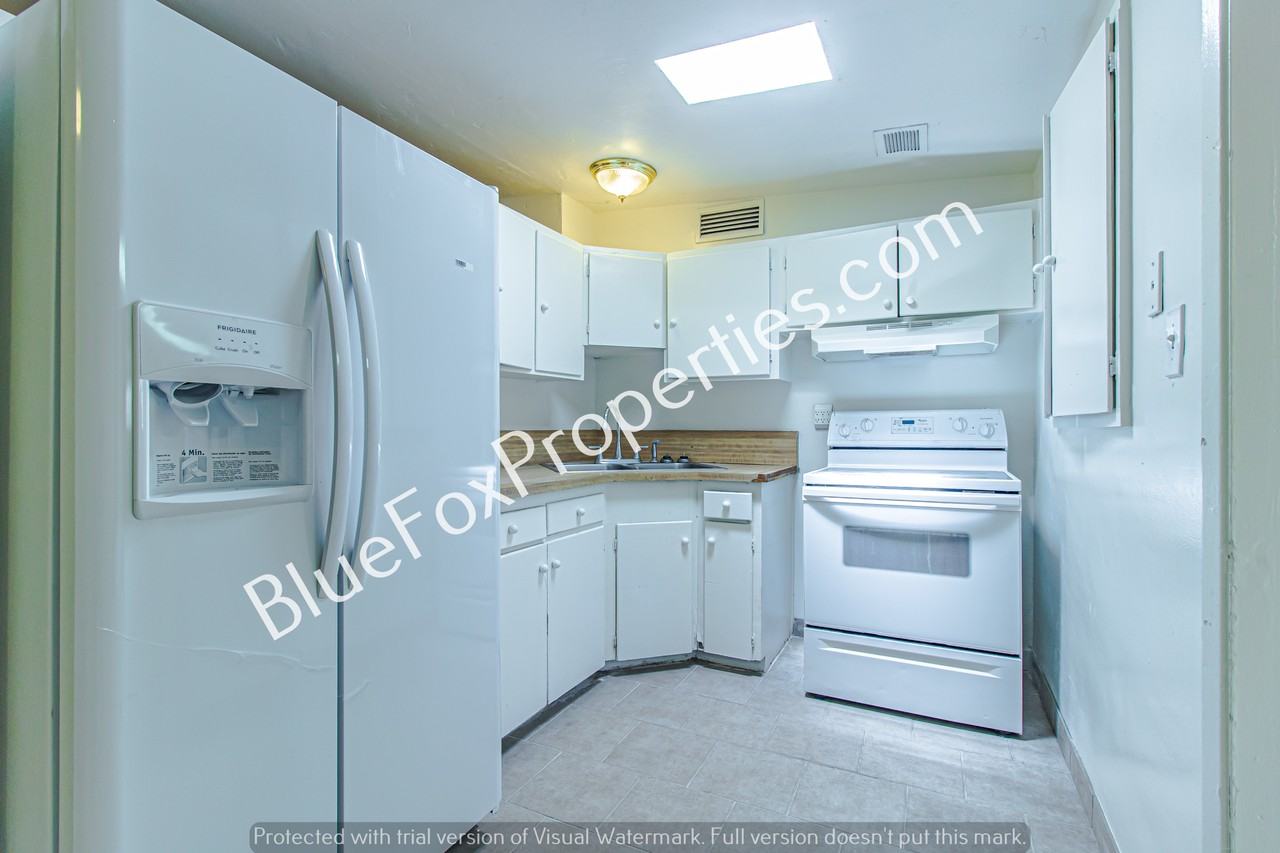 4825 E 23rd St - Photo 5 of 20