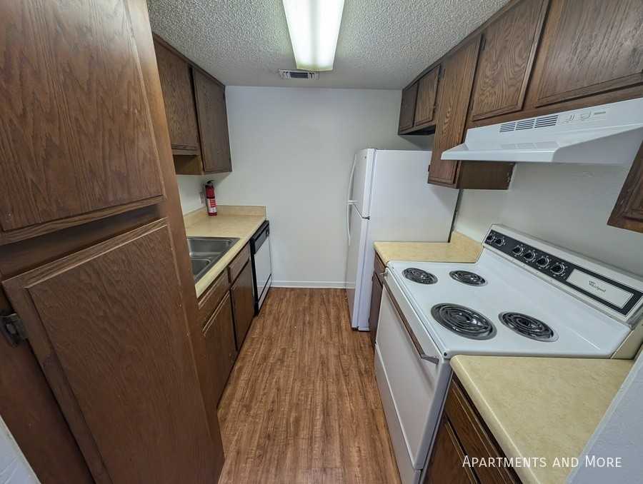 1021 Chestnut St #F20 - Photo 2 of 13