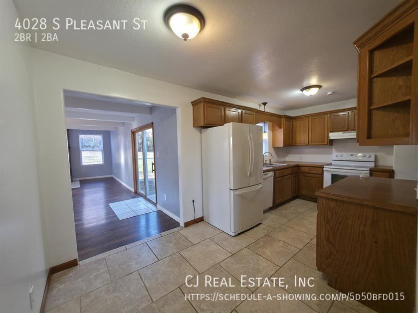 4028 S Pleasant St - Photo 4 of 11