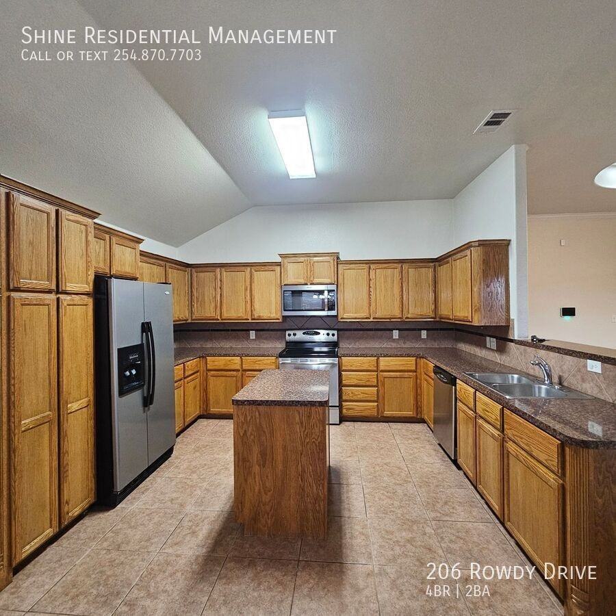 206 Rowdy Dr - Photo 4 of 15