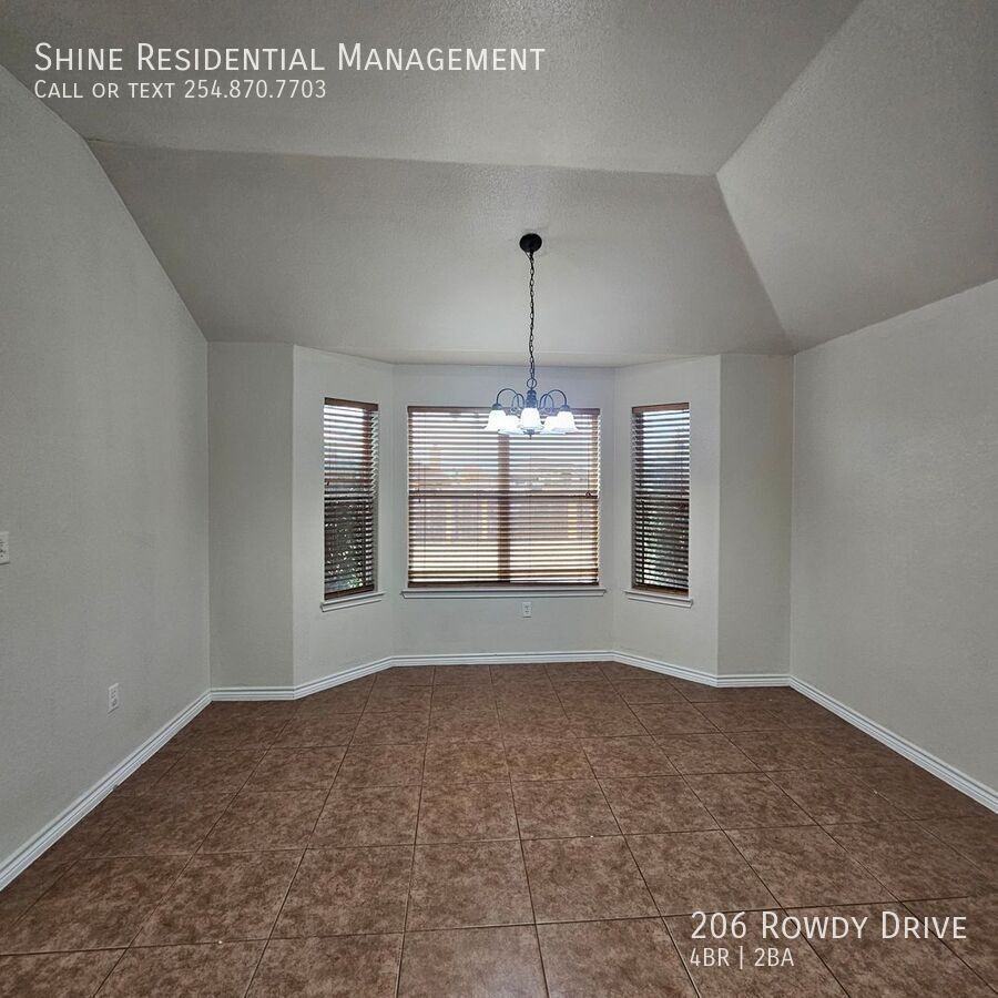 206 Rowdy Dr - Photo 5 of 15