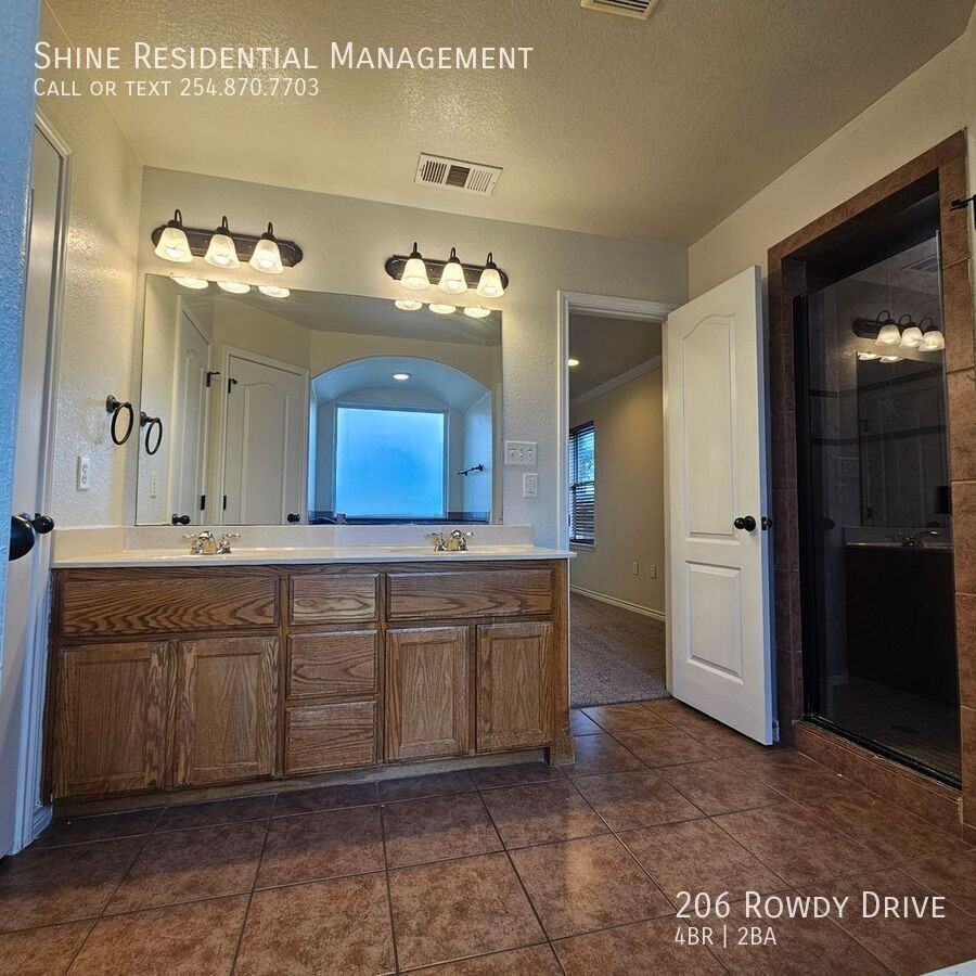 206 Rowdy Dr - Photo 7 of 15