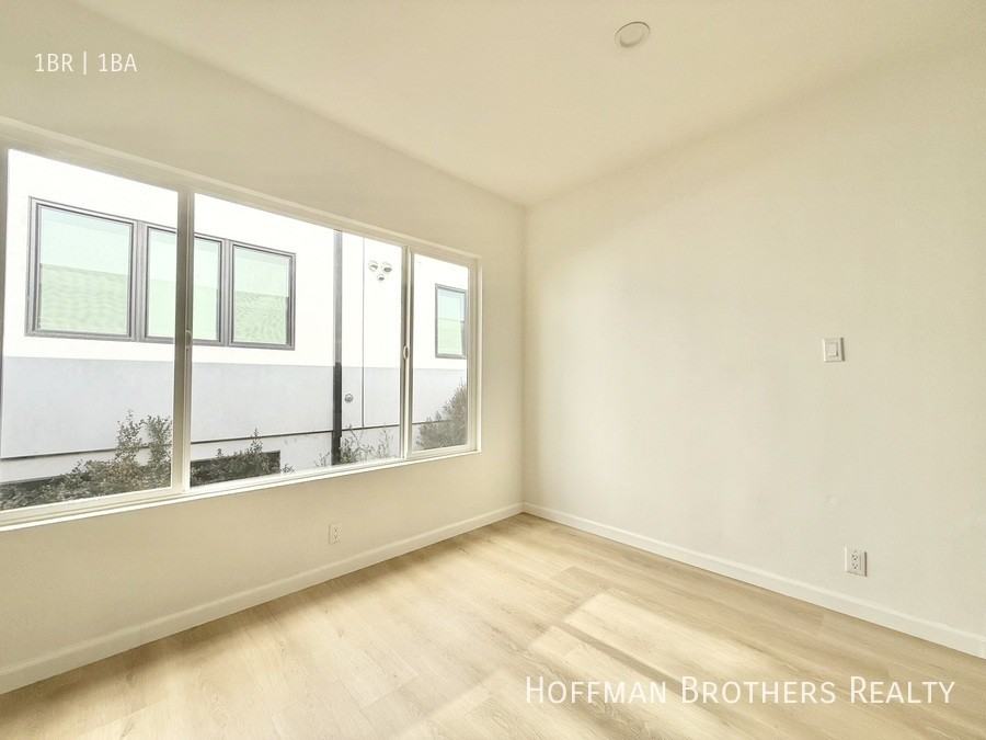 222 N Lake St #11 - Photo 3 of 6