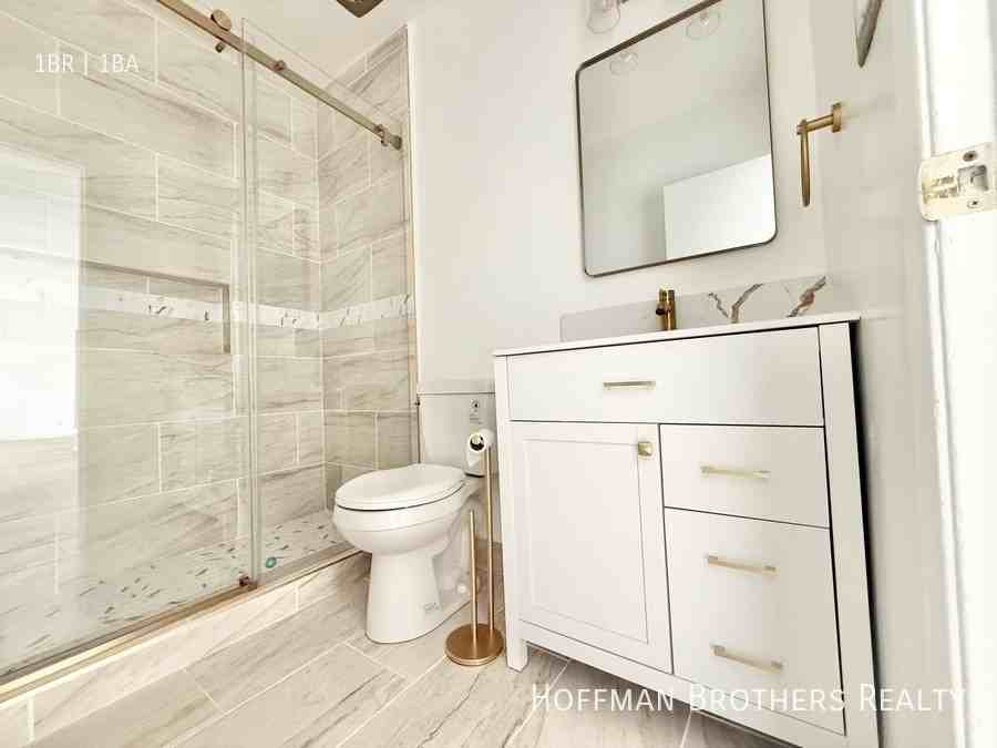 222 N Lake St #11 - Photo 5 of 6