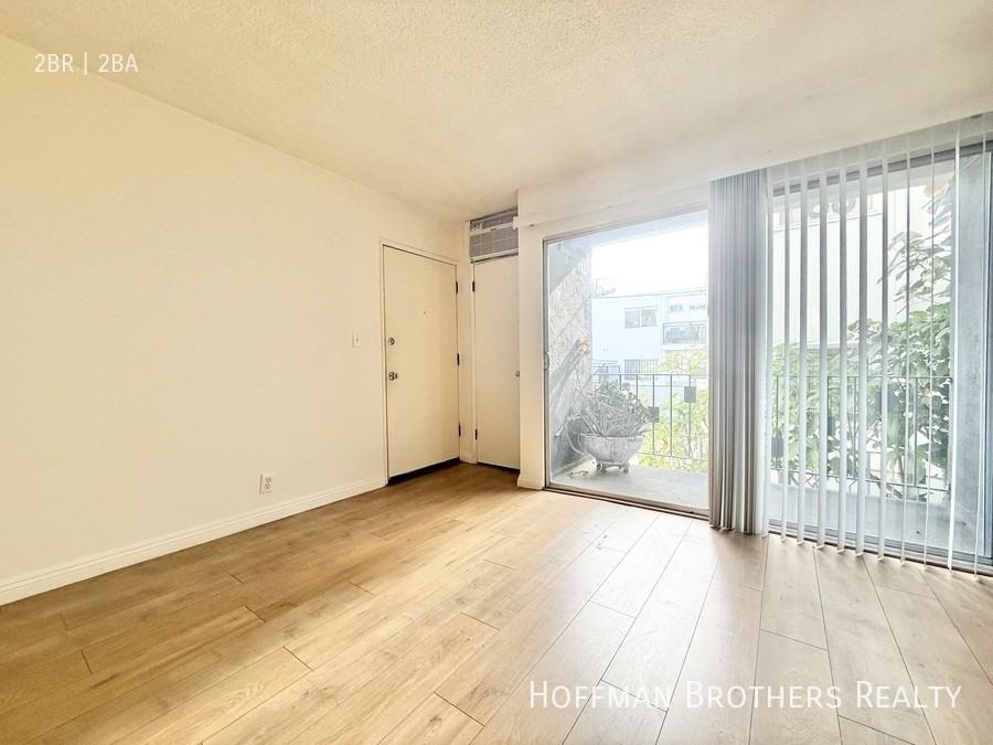 1036 N Crescent Heights Blvd #4 - Photo 2 of 7