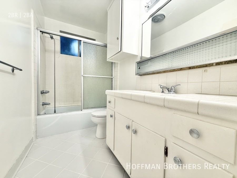 1036 N Crescent Heights Blvd #4 - Photo 5 of 7