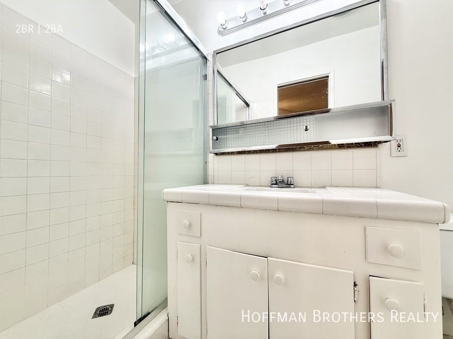 1036 N Crescent Heights Blvd #4 - Photo 6 of 7