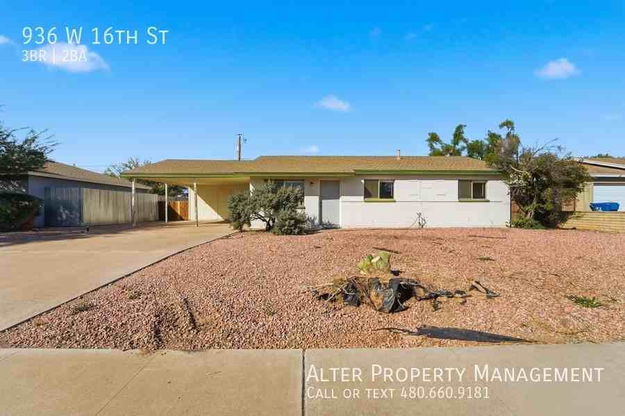 936 W 16th St - Photo 2 of 42