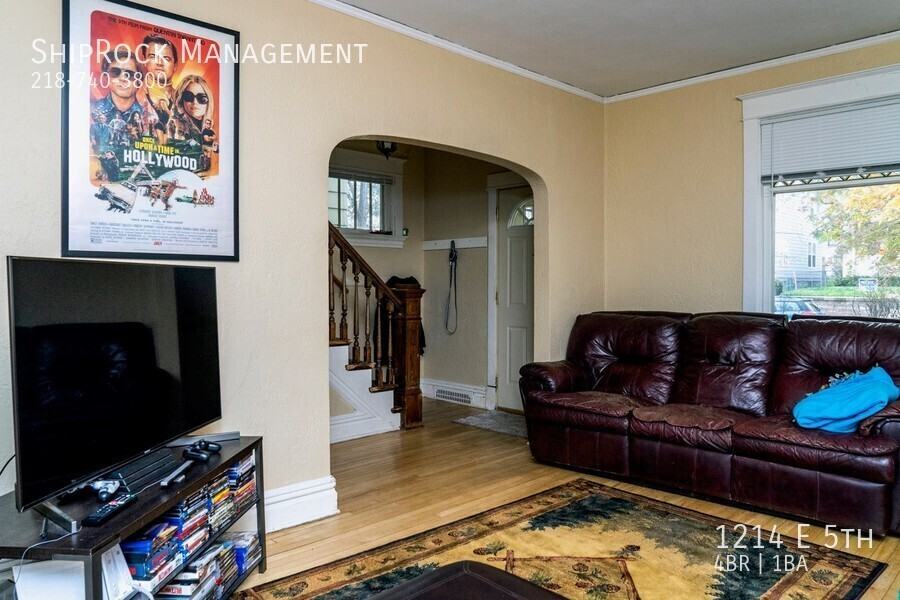 1214 E 5th St - Photo 4 of 11