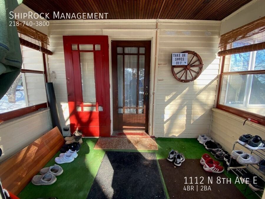 1112 N 8th Ave E - Photo 2 of 11