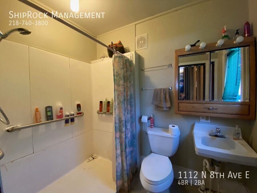 1112 N 8th Ave E - Photo 6 of 11