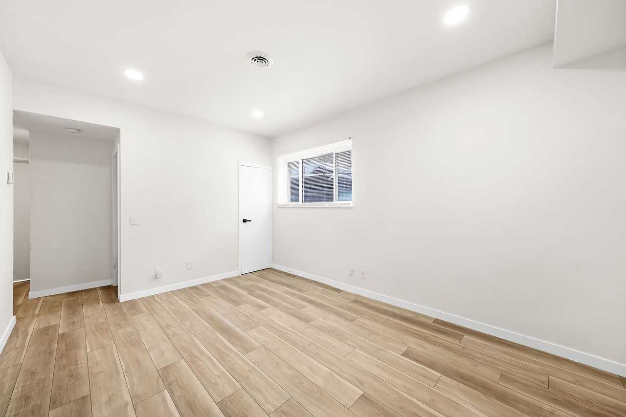 18975 Hilliard Blvd #1 - Photo 5 of 17