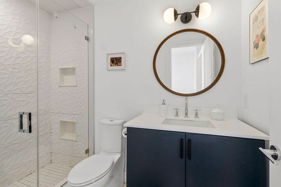 1012 Harvard St Nw #7 - Photo 4 of 27