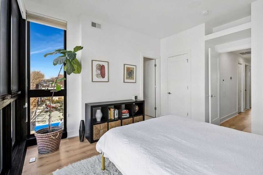 1012 Harvard St Nw #7 - Photo 5 of 27