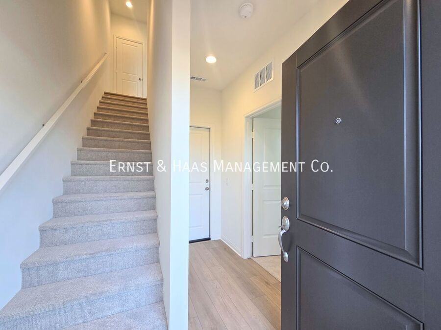 2420 E Lincoln Ave #02 - Photo 2 of 35