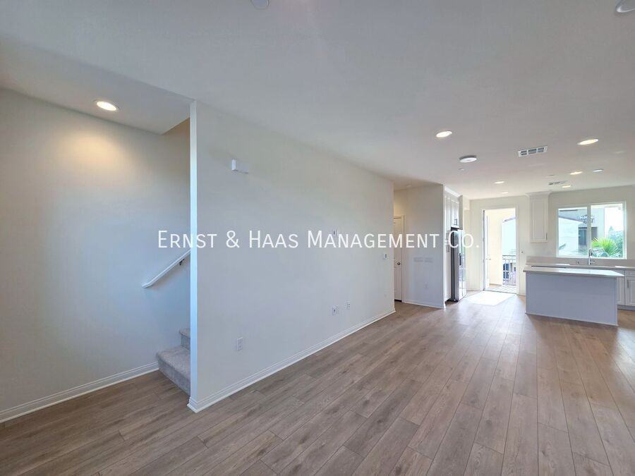 2420 E Lincoln Ave #02 - Photo 3 of 35