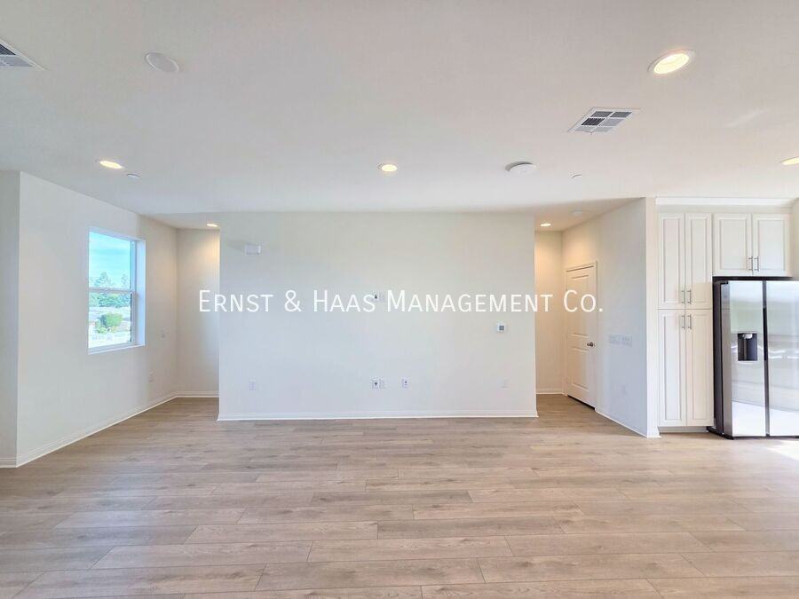 2420 E Lincoln Ave #02 - Photo 5 of 35