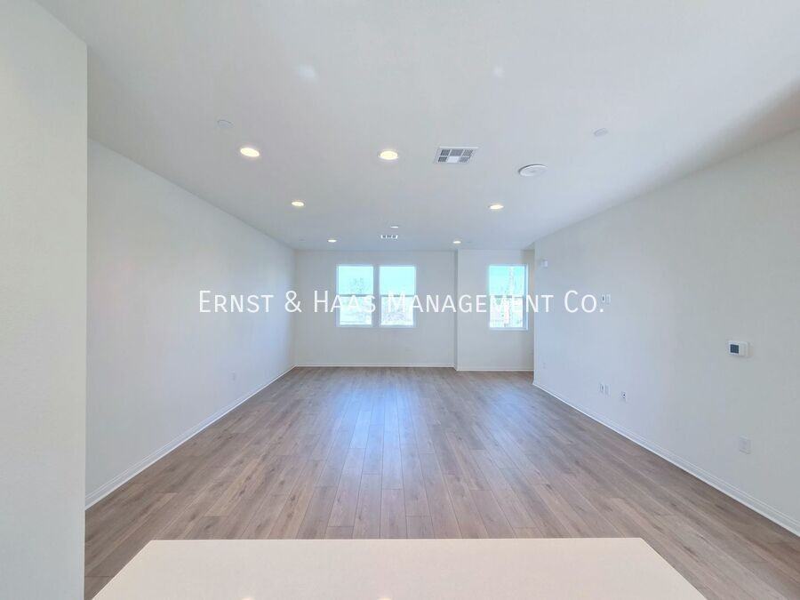 2420 E Lincoln Ave #02 - Photo 6 of 35