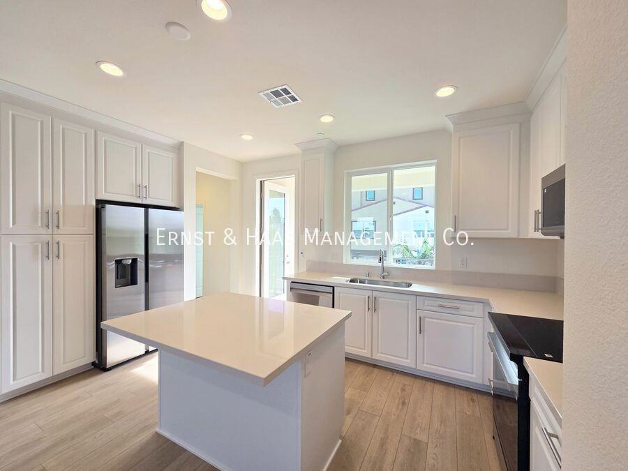 2420 E Lincoln Ave #02 - Photo 7 of 35